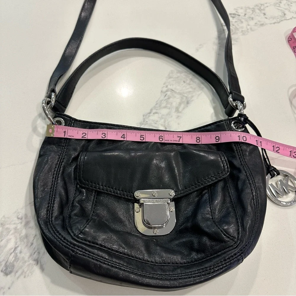 Michael Kors - Leather Shoulder Bag With Removable Crossbody Strap. EUC - Picture 11 of 16